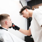 Barber Hamza van Brasco Barbershop in Burgum